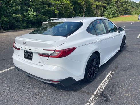 Used 2026 Toyota Camry SE w/ Multimedia Upgrade Package FWD image 17