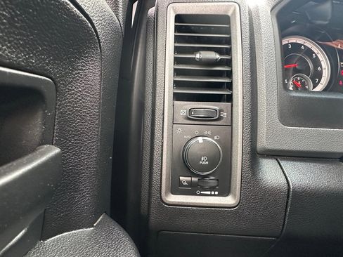 Used 2014 RAM 1500 Express AWD/4WD image 17