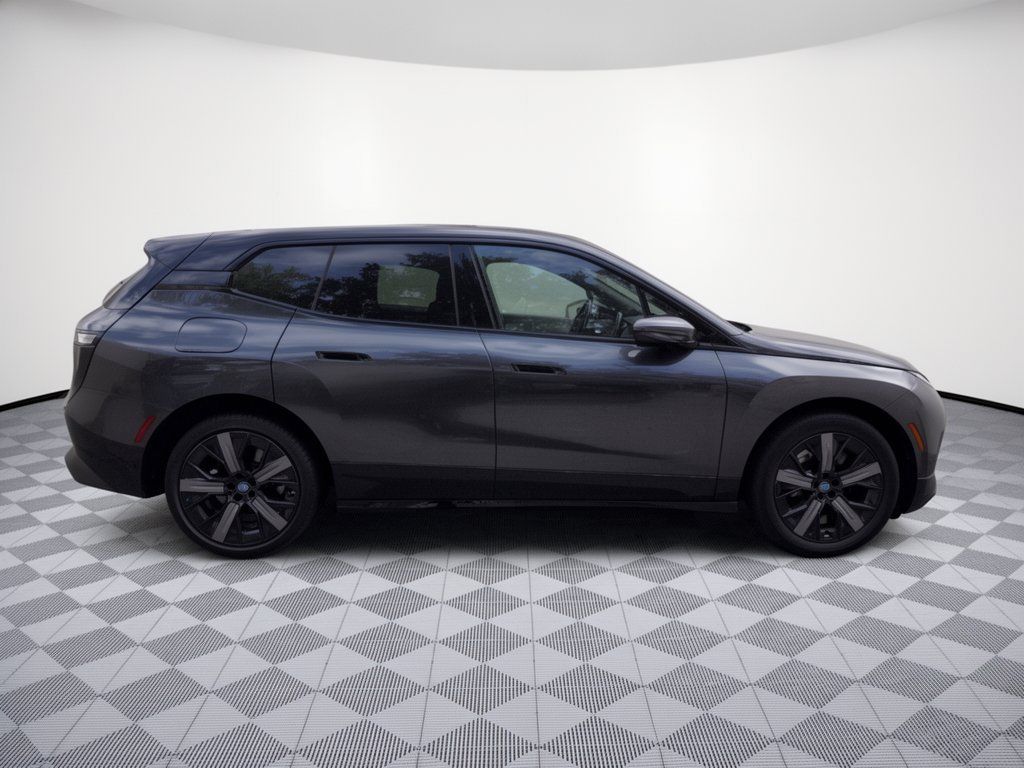 Used 2024 BMW iX xDrive50 w/ Sport Package AWD/4WD image 8