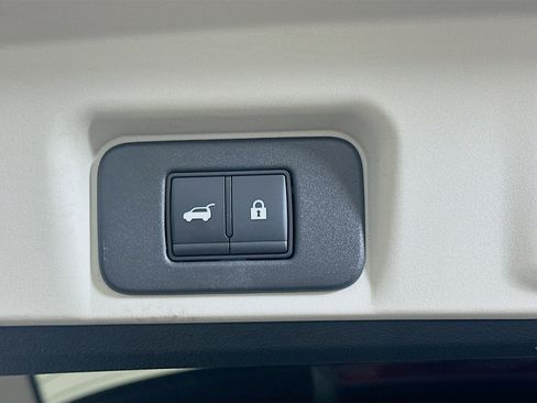 Used 2023 Nissan Ariya FWD image 30