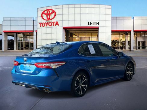 Used 2020 Toyota Camry SE image 5
