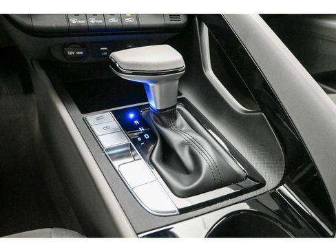 Used 2024 Hyundai Elantra Blue FWD image 15