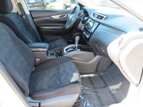 Used 2015 Nissan Rogue SV image 9