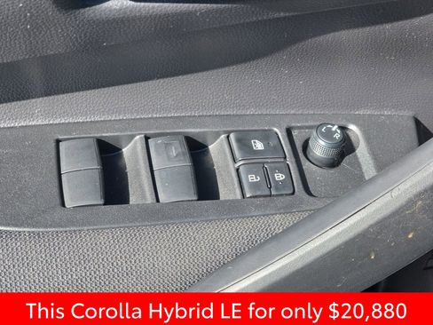Used 2025 Toyota Corolla LE w/ LE Premium Package image 32