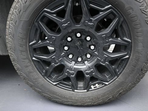 Used 2025 GMC Hummer EV 2X AWD/4WD image 10