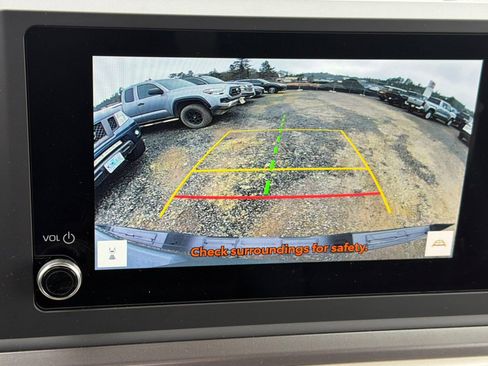 Used 2025 Toyota Tacoma TRD Sport AWD/4WD image 15