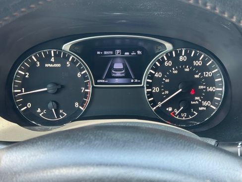 Used 2019 Nissan Pathfinder SL AWD/4WD image 25