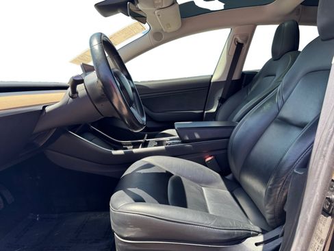 Used 2018 Tesla Model 3 Mid Range RWD image 10