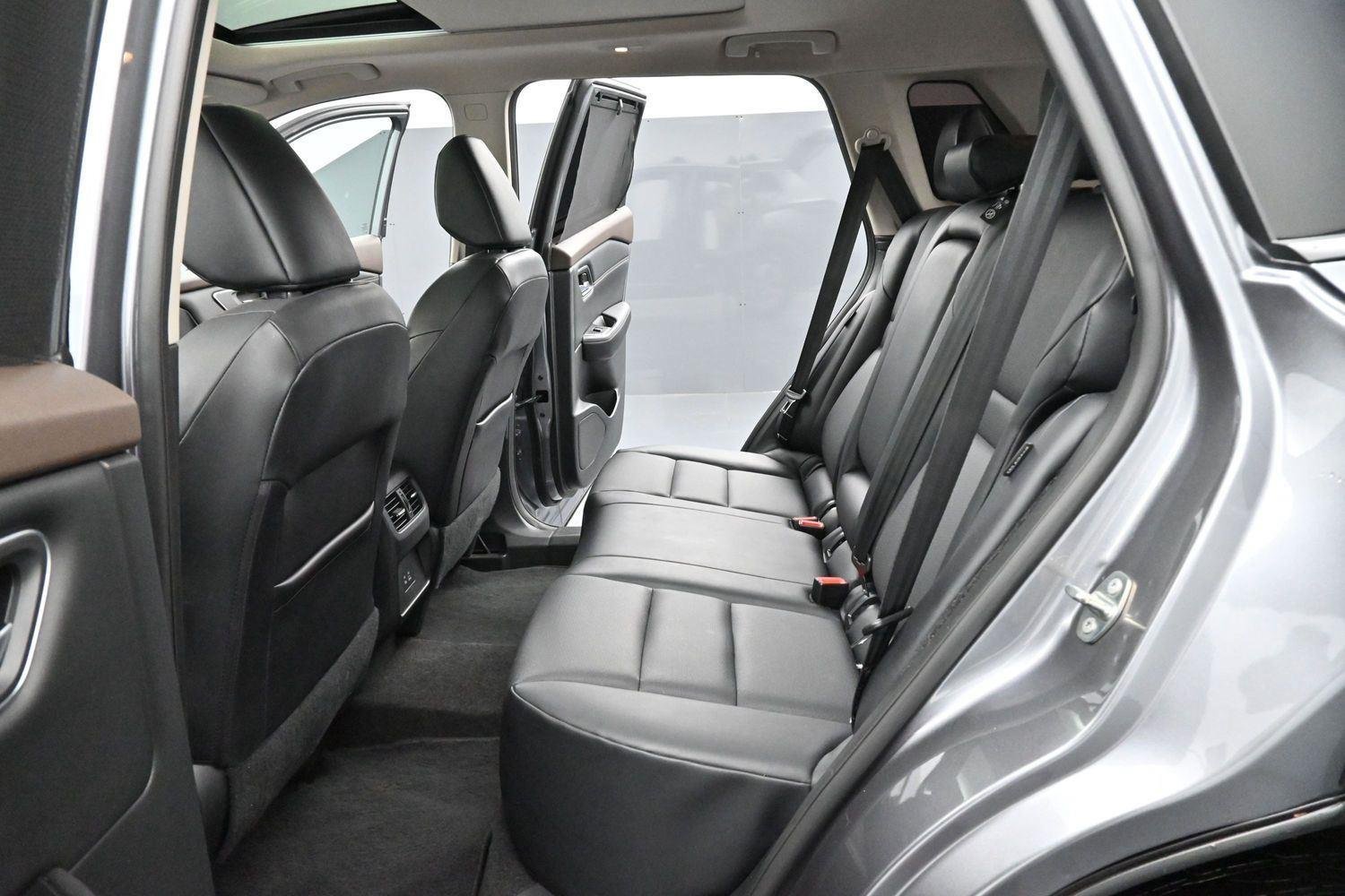 Used 2021 Nissan Rogue SV w/ Premium Package FWD image 27