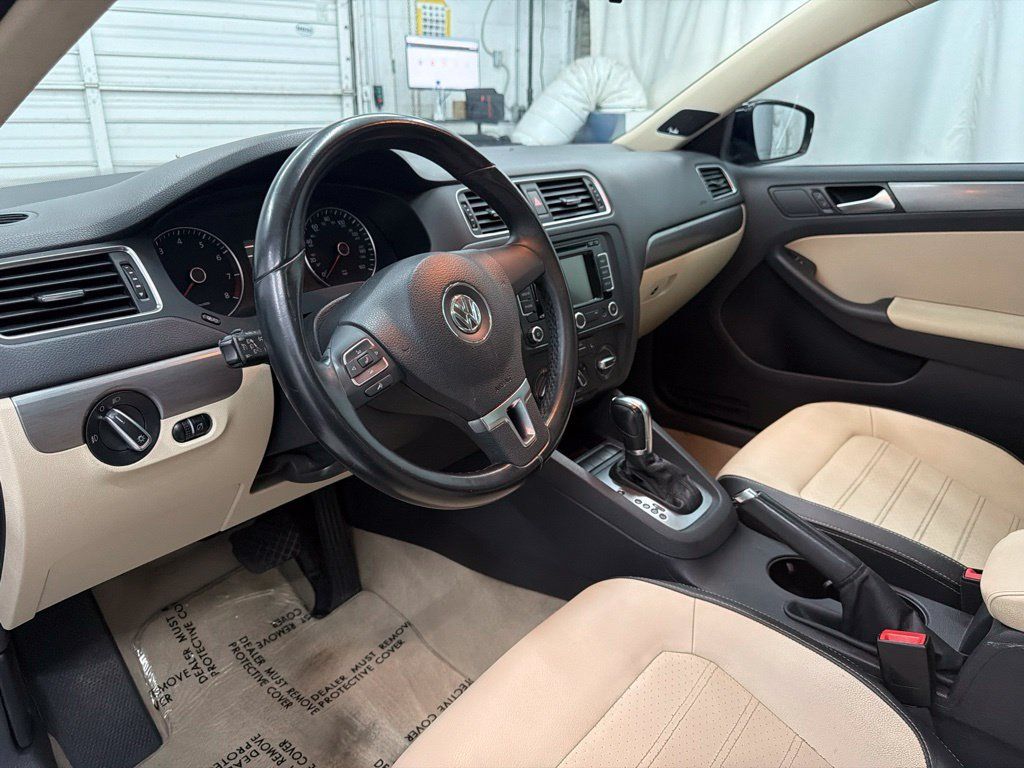 Used 2014 Volkswagen Jetta SEL FWD image 14