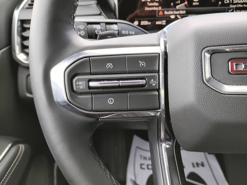 Used 2025 GMC Acadia Elevation image 10