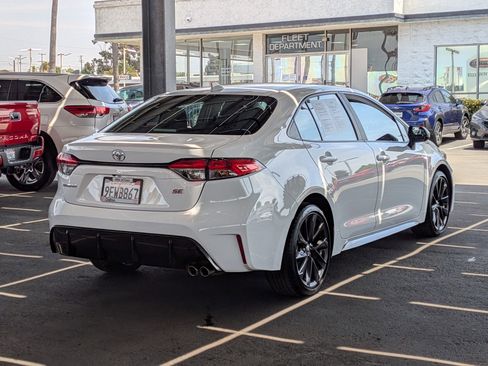 Used 2023 Toyota Corolla SE w/ SE Premium Package FWD image 4