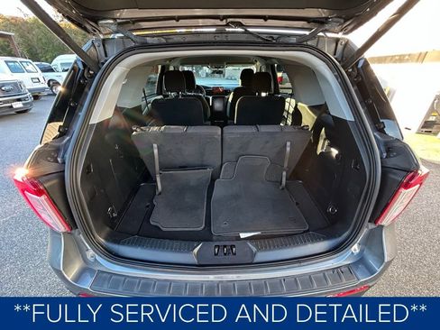 Used 2022 Ford Explorer XLT image 11