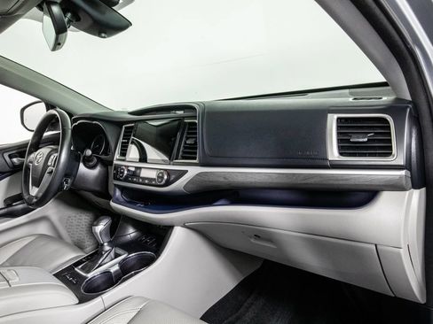 Used 2018 Toyota Highlander Limited Platinum FWD image 21