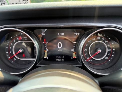 Used 2021 Jeep Wrangler Unlimited Rubicon w/ Trailer Tow Package AWD/4WD image 17