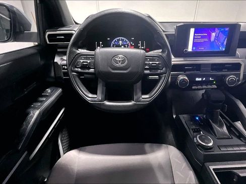 Used 2025 Toyota Tacoma SR5 AWD/4WD image 6