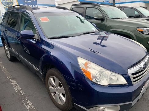 Used 2010 Subaru Outback 2.5i Premium AWD/4WD image 5