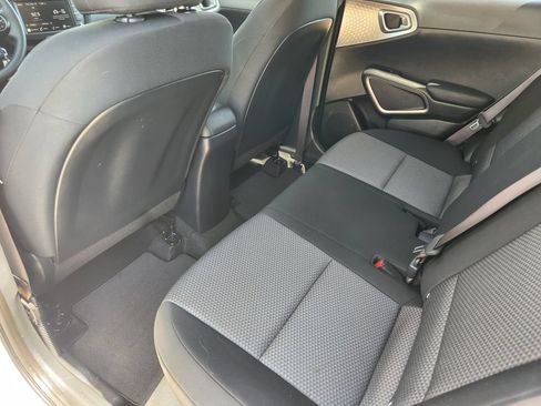 Certified 2025 Kia Soul LX w/ LX Technology Package FWD image 30
