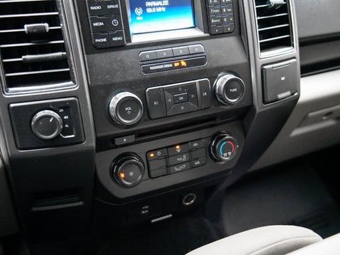 Used 2017 Ford F150 XLT image 28