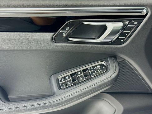 New 2026 Porsche Macan image 11