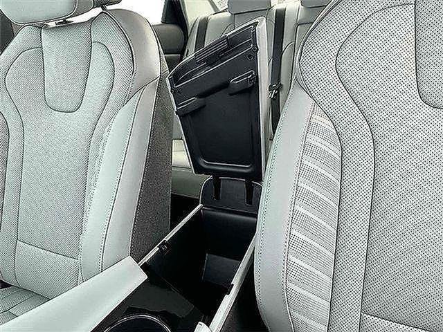 Used 2025 Hyundai Elantra Limited FWD image 21