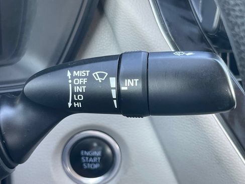 Used 2022 Toyota Corolla LE FWD image 45