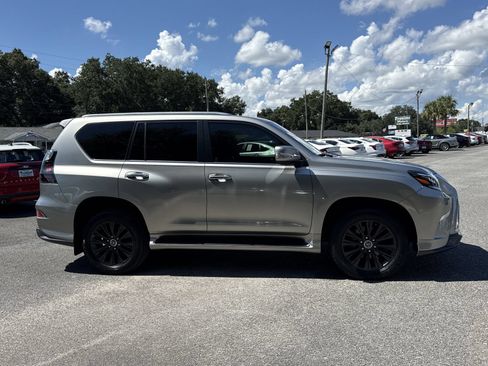 Used 2023 Lexus GX 460 Premium w/ Accessory Package AWD/4WD image 6