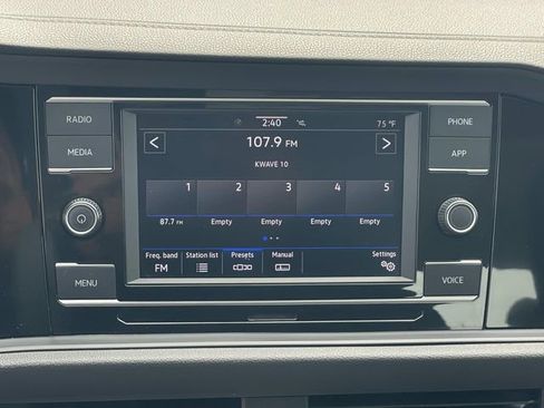 Used 2024 Volkswagen Jetta SE w/ Panoramic Sunroof Package FWD image 10