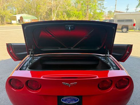 Used 2006 Chevrolet Corvette Coupe w/ Preferred Equipment Group RWD image 26