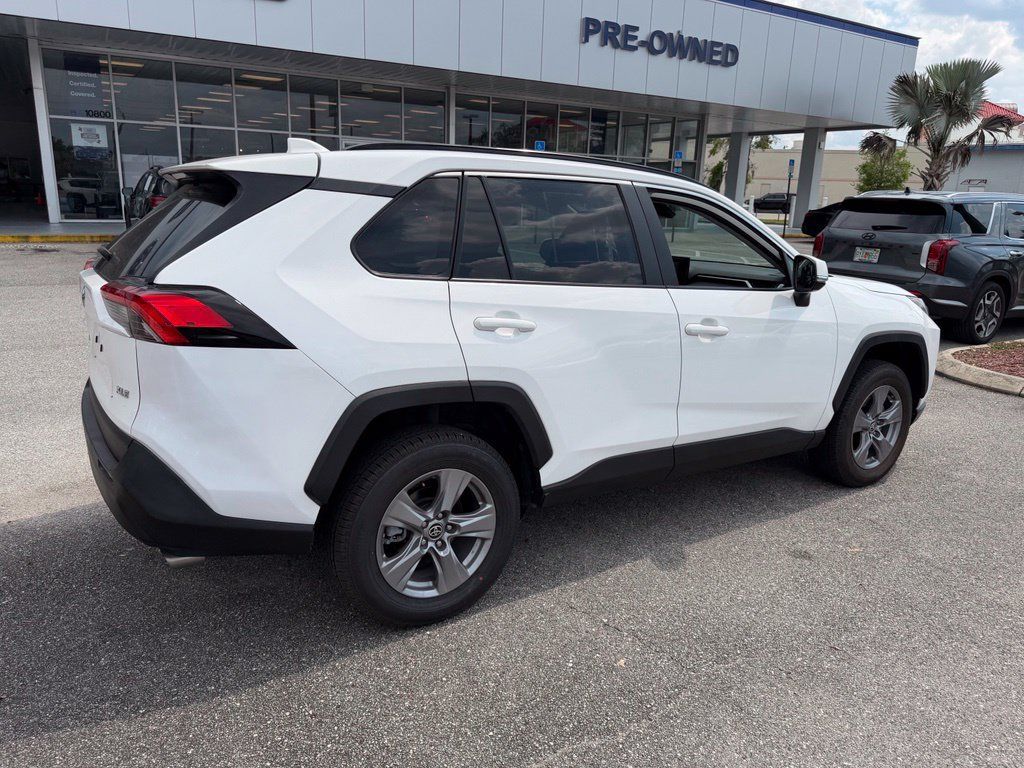 Used 2022 Toyota RAV4 XLE w/ Convenience Package FWD image 3