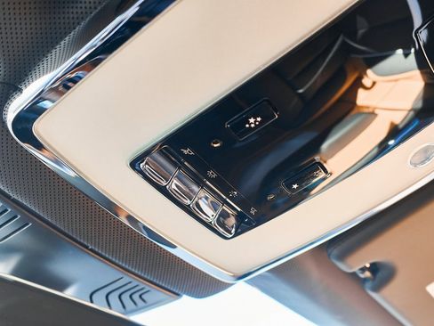 Used 2025 Rolls-Royce Cullinan image 94