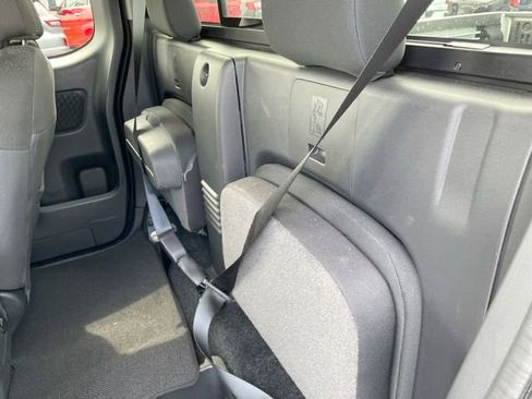 Used 2024 Nissan Frontier SV w/ SV Convenience Package RWD image 12
