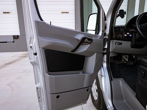 Used 2015 Mercedes-Benz Sprinter 2500 image 14