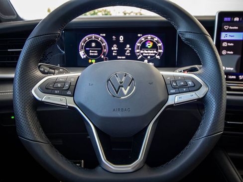 New 2026 Volkswagen Tiguan SE R-Line FWD image 37