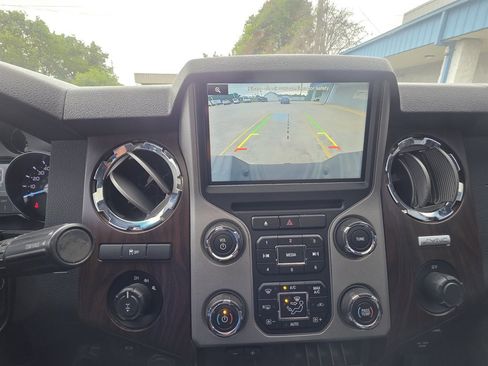 Used 2016 Ford F250 Lariat w/ Lariat Ultimate Package AWD/4WD image 13