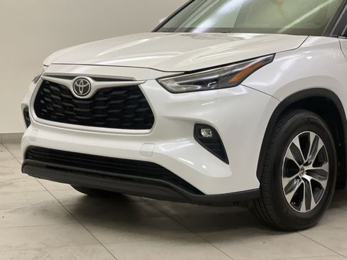 Used 2024 Toyota Highlander XLE AWD/4WD image 29