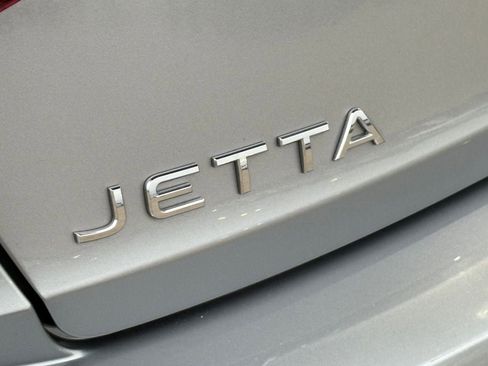 Used 2024 Volkswagen Jetta SE FWD image 11