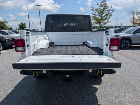 Used 2023 Jeep Gladiator Sport AWD/4WD image 12