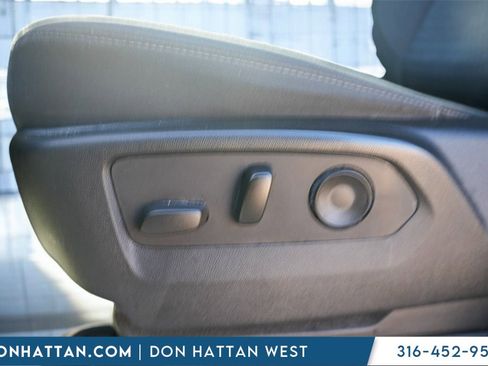 Used 2022 Chevrolet Silverado 1500 LT image 15