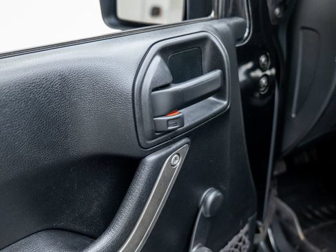 Used 2018 Jeep Wrangler Sport AWD/4WD image 34