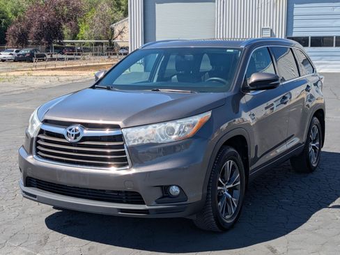 Used 2016 Toyota Highlander XLE AWD/4WD image 10