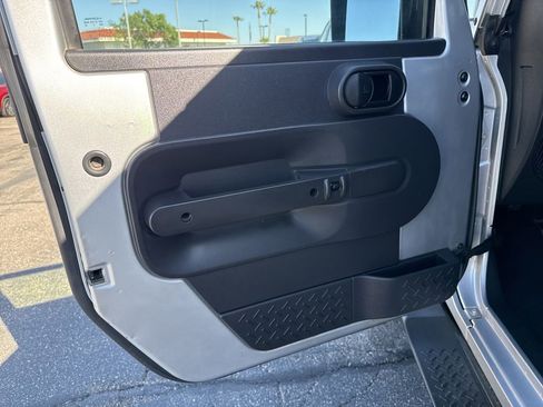 Used 2008 Jeep Wrangler Unlimited Sahara w/ Dual Top Group AWD/4WD image 28