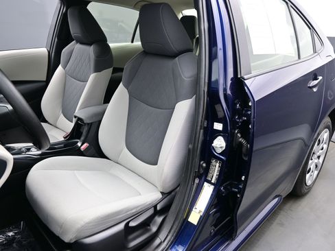 Used 2021 Toyota Corolla LE w/ Carpet Mat Package (TMS) FWD image 11