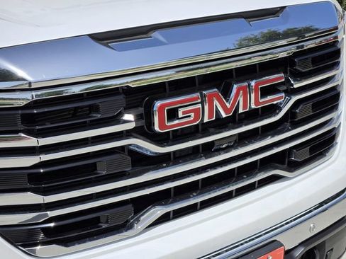 Used 2022 GMC Sierra 1500 SLT AWD/4WD image 11