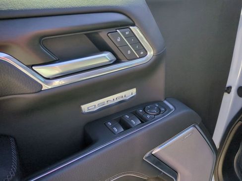 Used 2025 GMC Sierra 1500 Denali w/ Denali Reserve Package AWD/4WD image 14