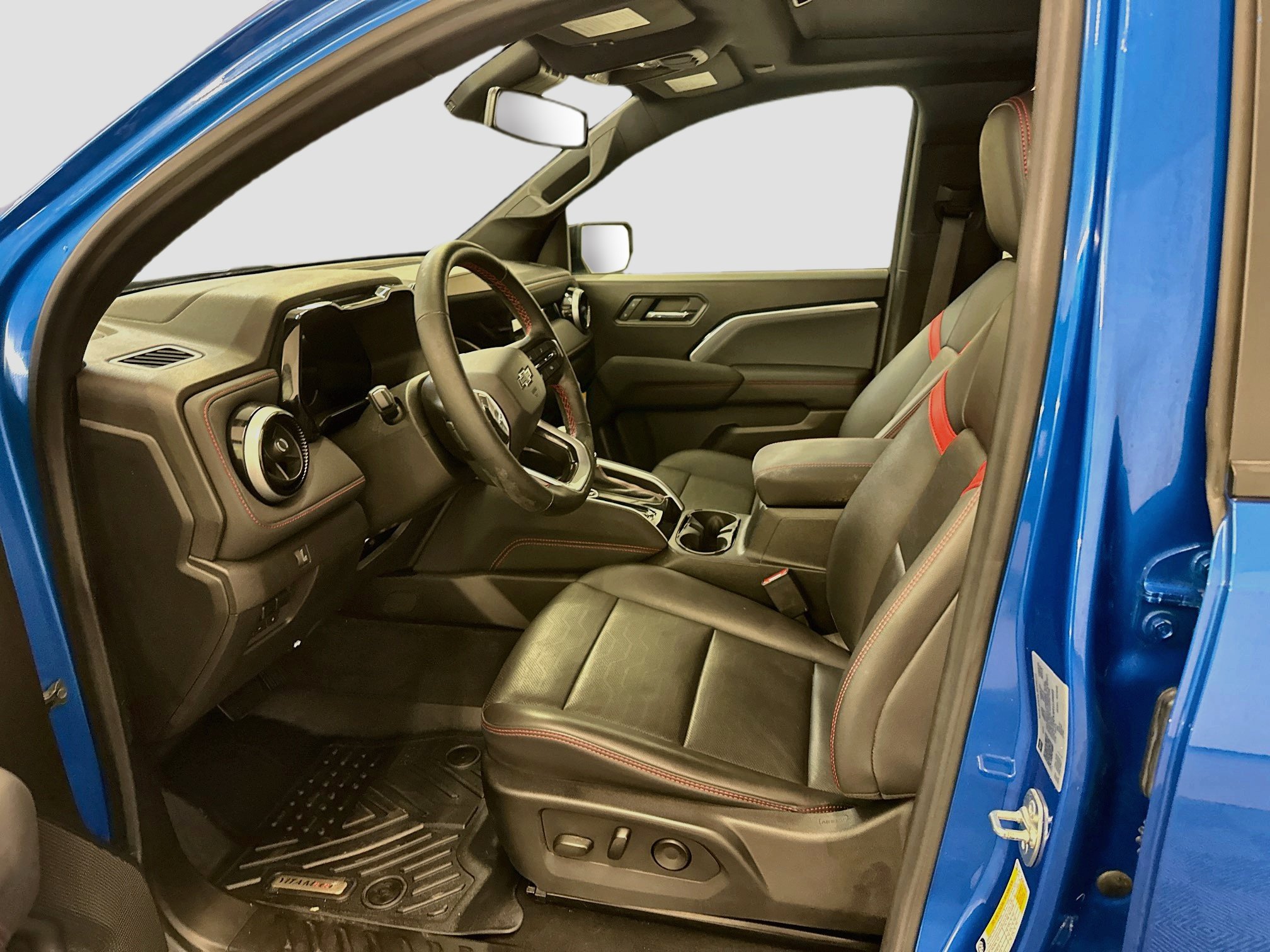 Used 2024 Chevrolet Colorado Z71 w/ Z71 Convenience Package 2 AWD/4WD image 13