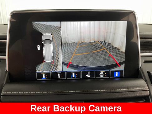 Certified 2023 GMC Yukon XL SLT w/ SLT Premium Package AWD/4WD image 4