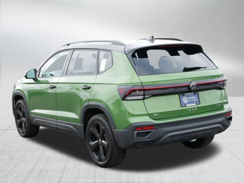 Certified 2025 Volkswagen Taos SE image 5