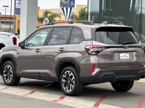 Used 2025 Subaru Forester Premium AWD/4WD image 9