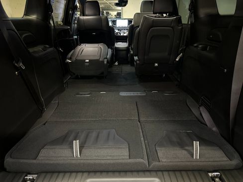 New 2026 Chrysler Pacifica Limited w/ S Appearance Package AWD/4WD image 15